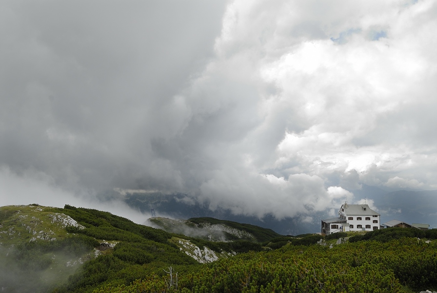 Stöhrhaus in den Wolken