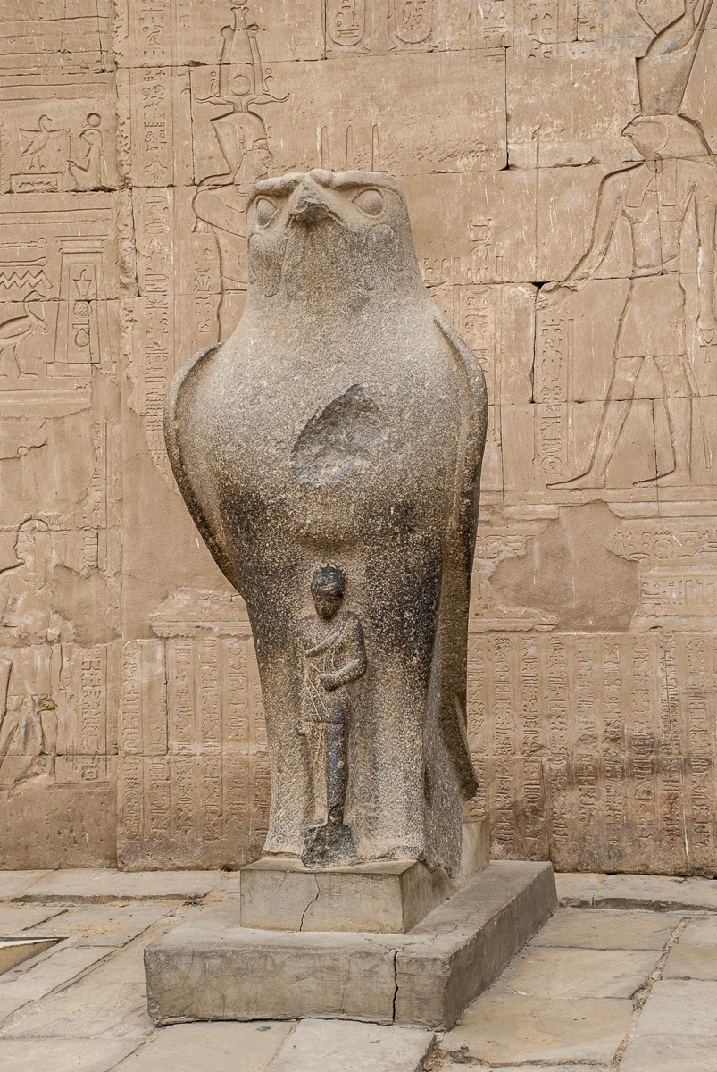 Statue Horus.jpg