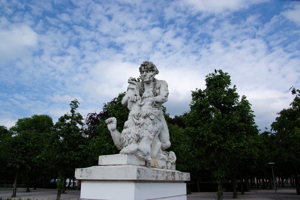 Statue Schlossplatz Karlsruhe