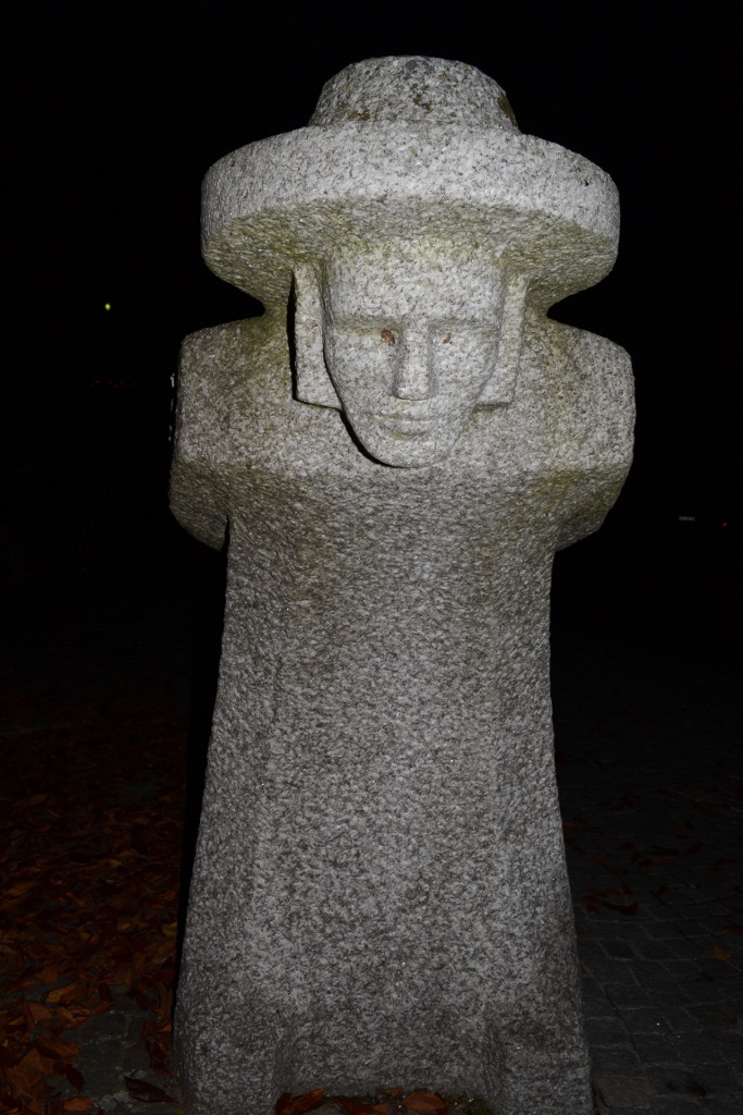 steinfigur 02