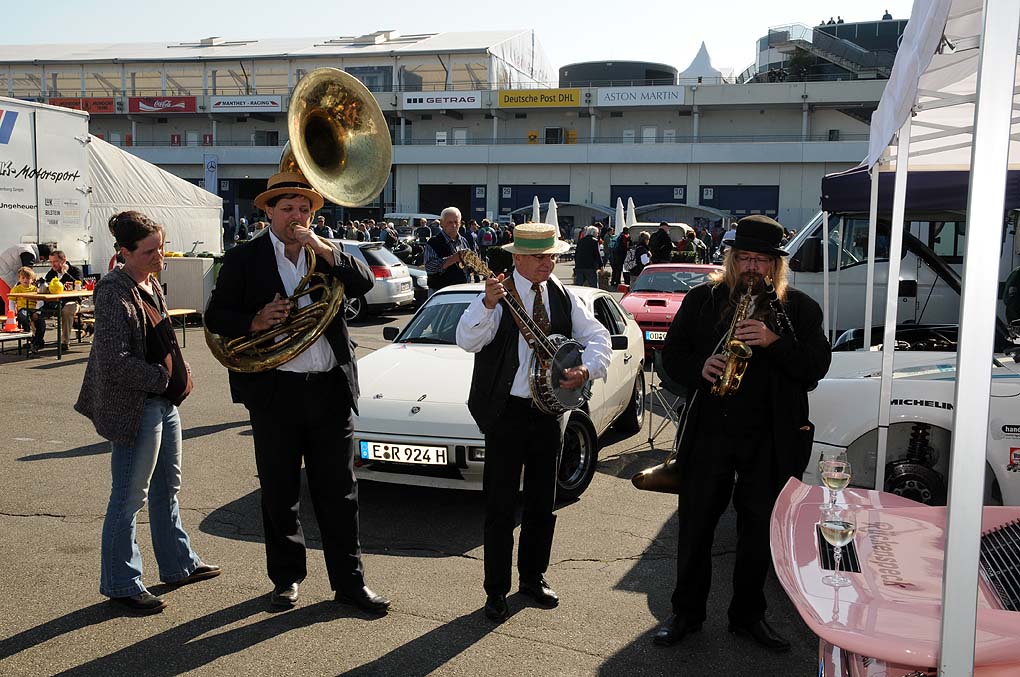 Stimmung im Fahererlager.
