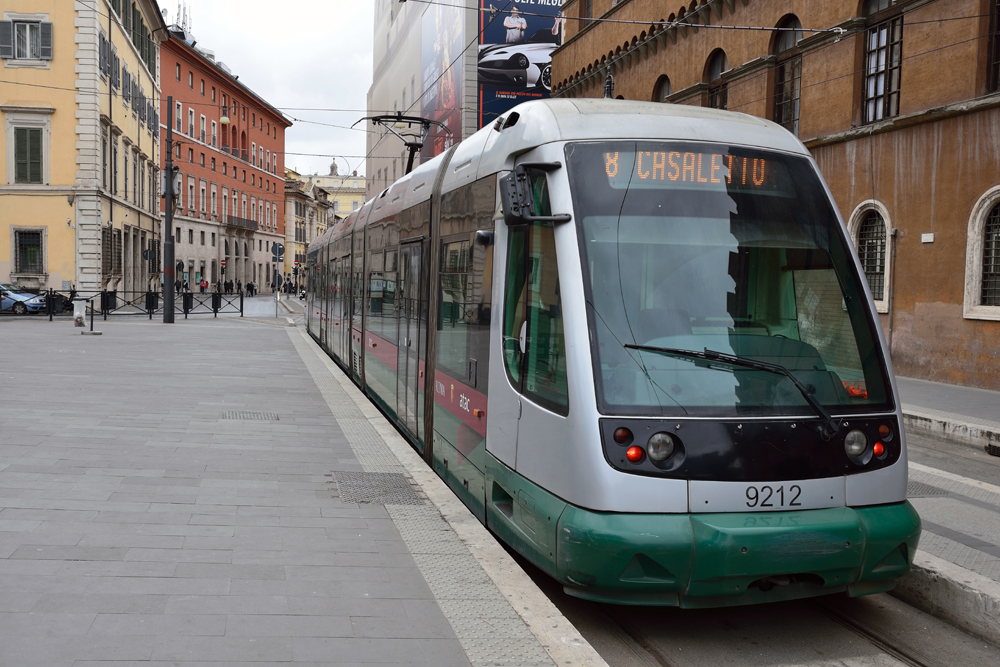 Strassenbahn in Rom.jpg