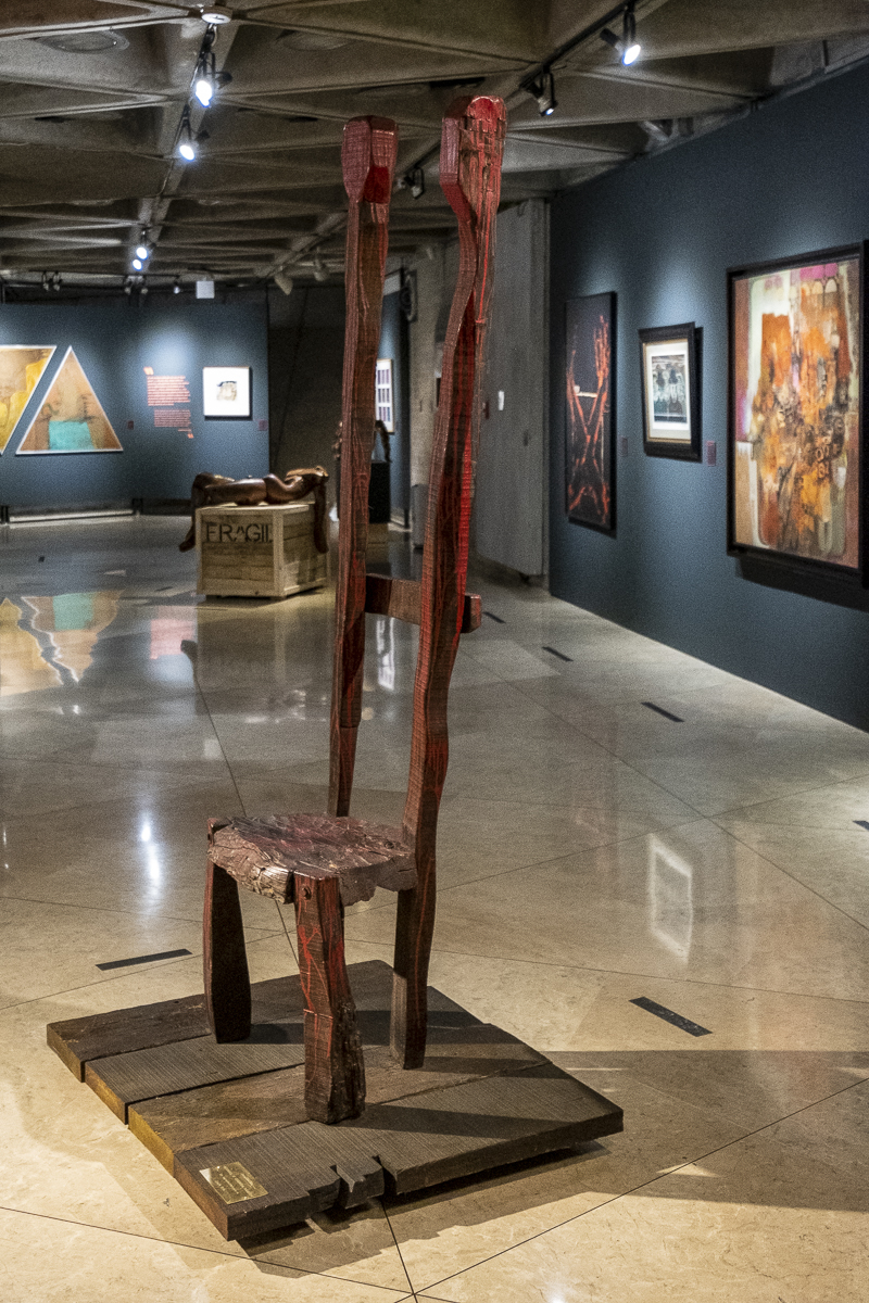 Stuhl Goldmuseum San Jose.jpg