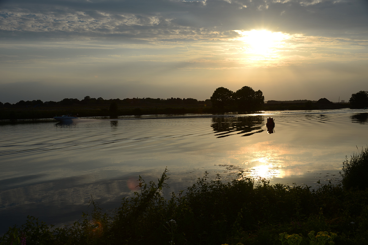 Sunset a.d. Maas.jpg
