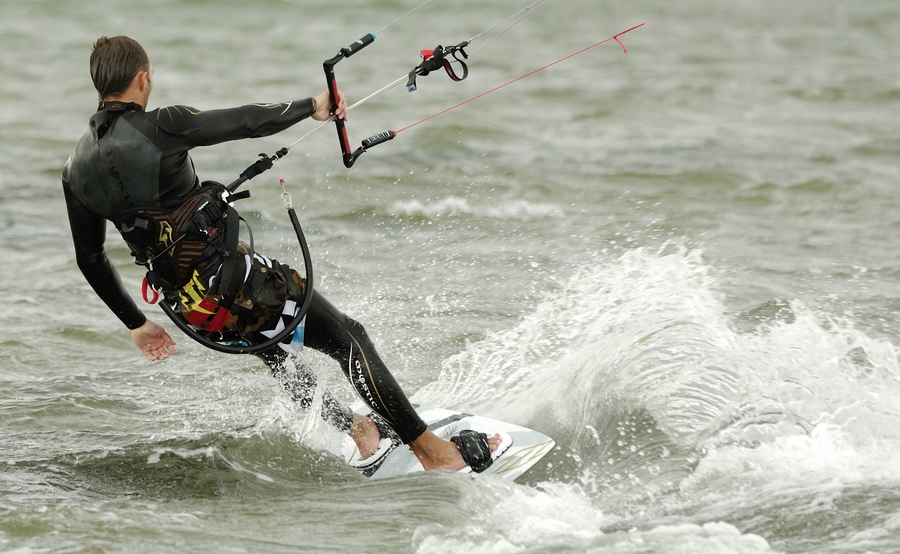 Surfer 144 3