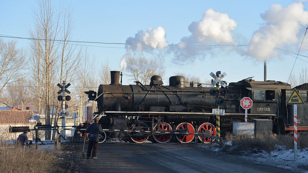 SY1085 auf einem Bahnübergang
bei Zhaungmei
4894
