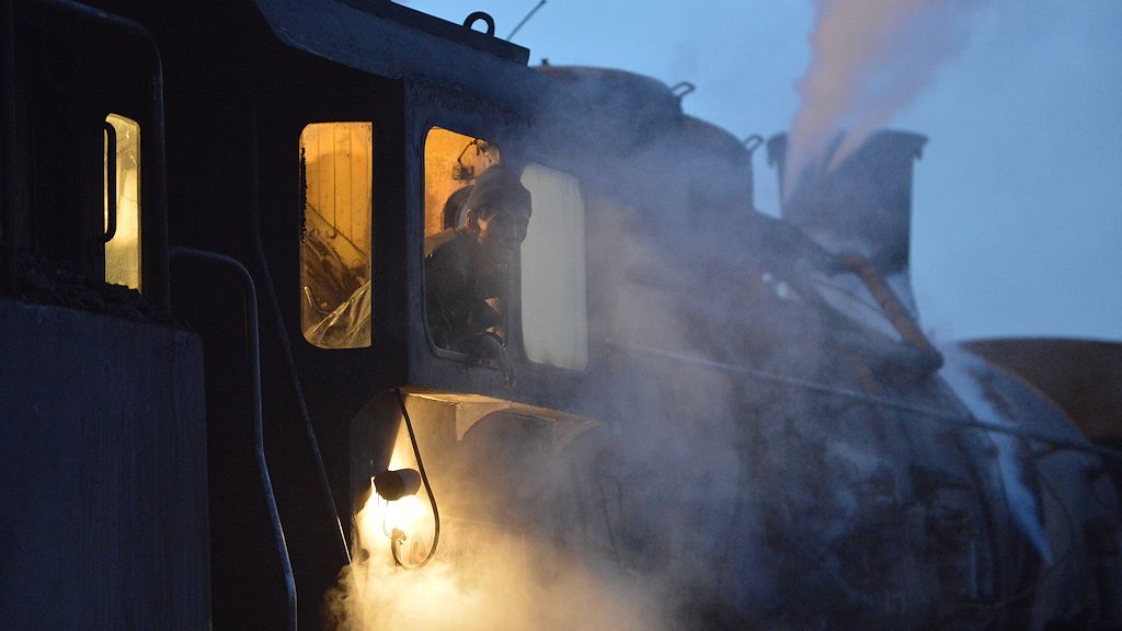 SY1304 morgens in Dongbolischan.
Wenig später wird sie mit einem Kranzug in den Tagebau fahren.
(2274)