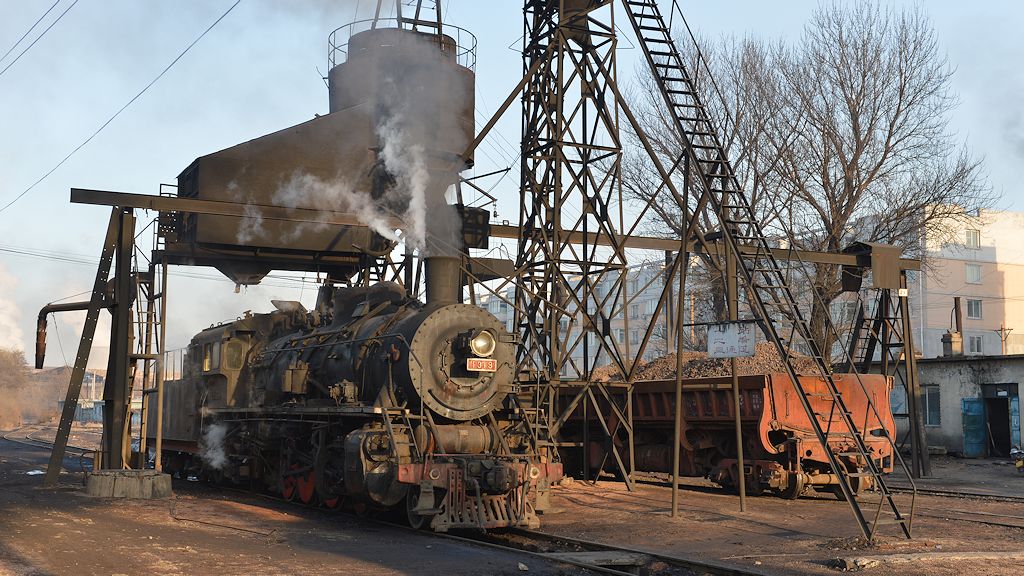 SY1319 im Bahnbetriebswerk Fuxin
3600