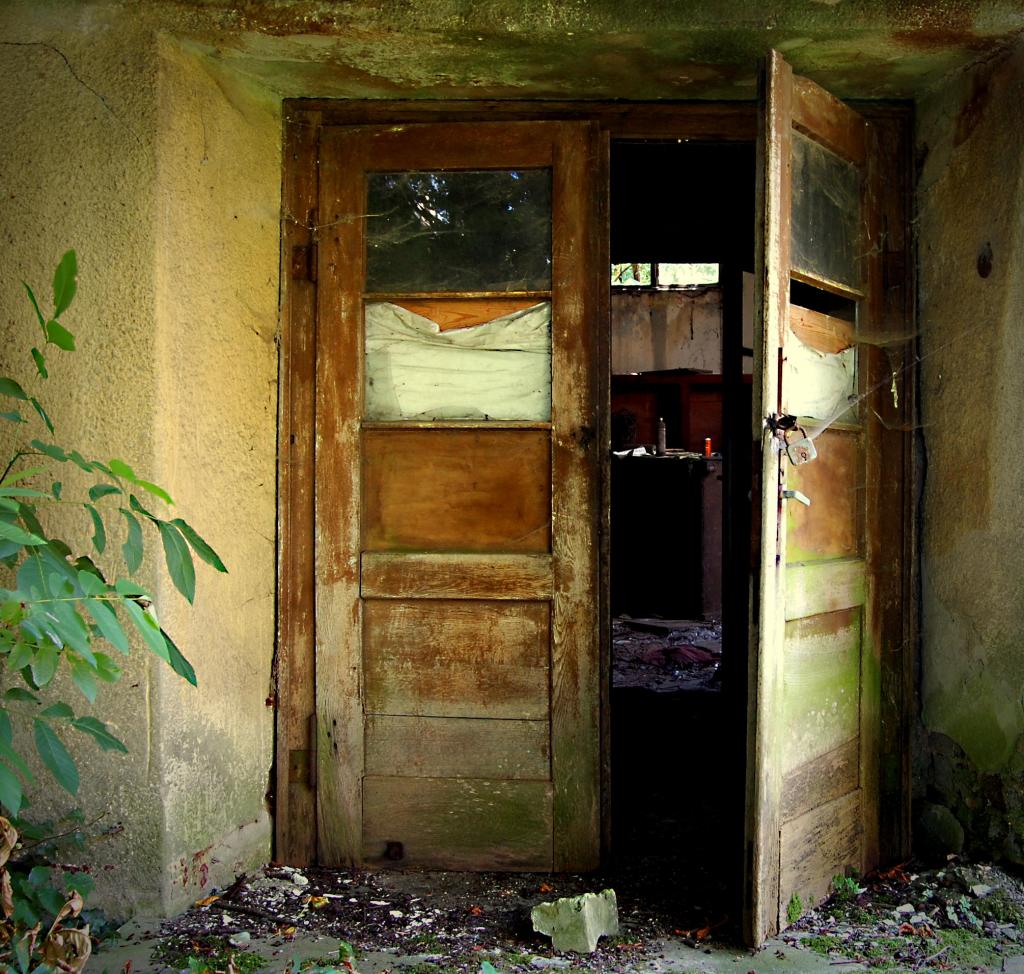 Tür an einem lost place !