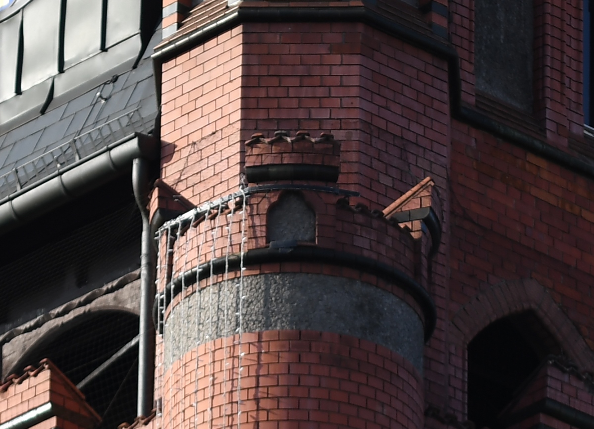 Test 2   100% crop   Blende 1,8