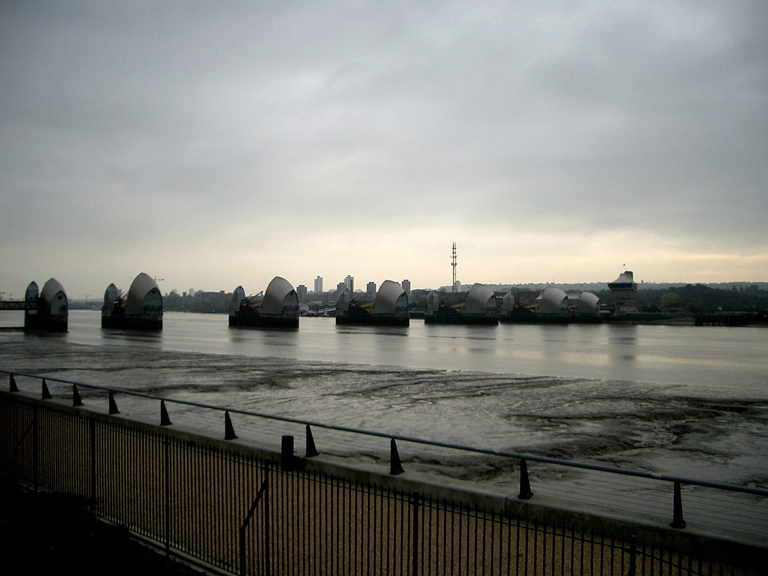 Thames Barrier North 1.jpg