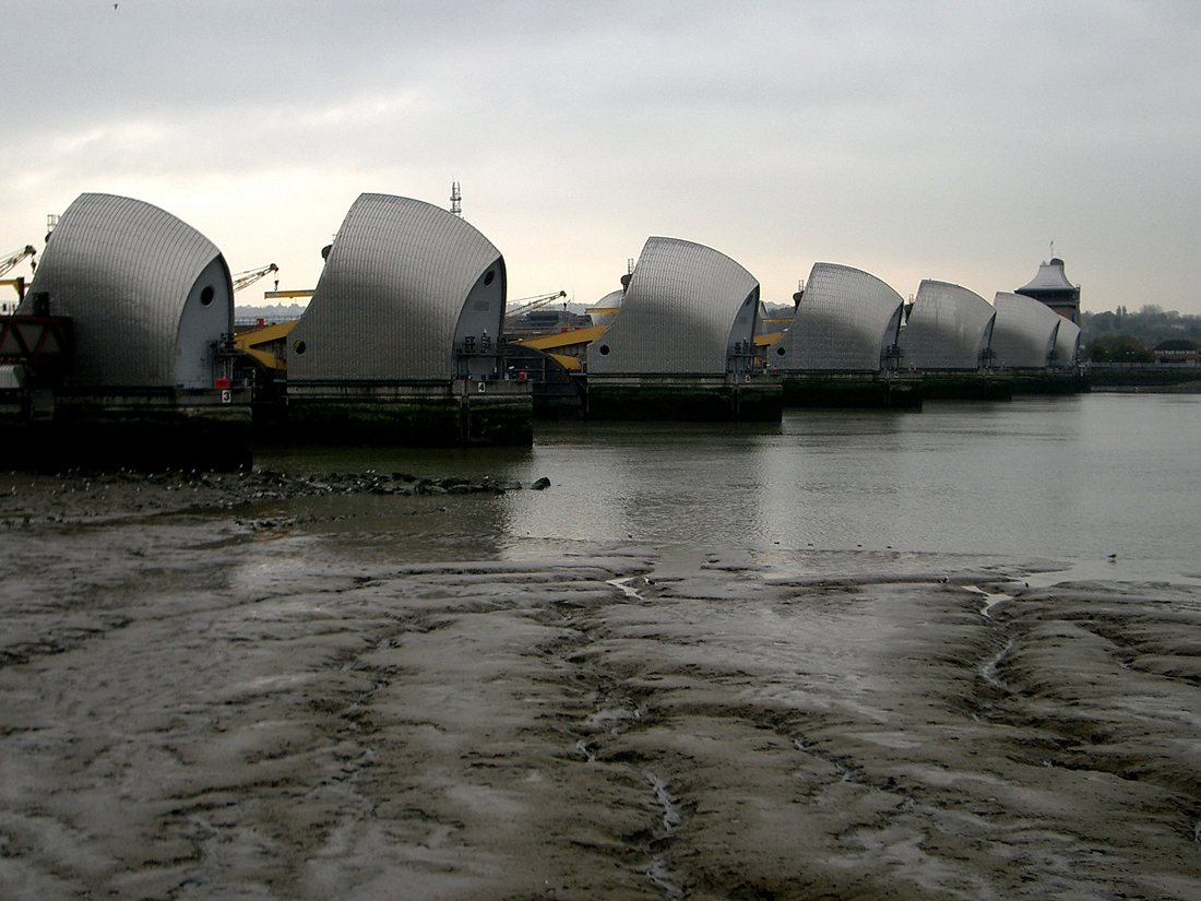 Thames Barrier North 2.jpg