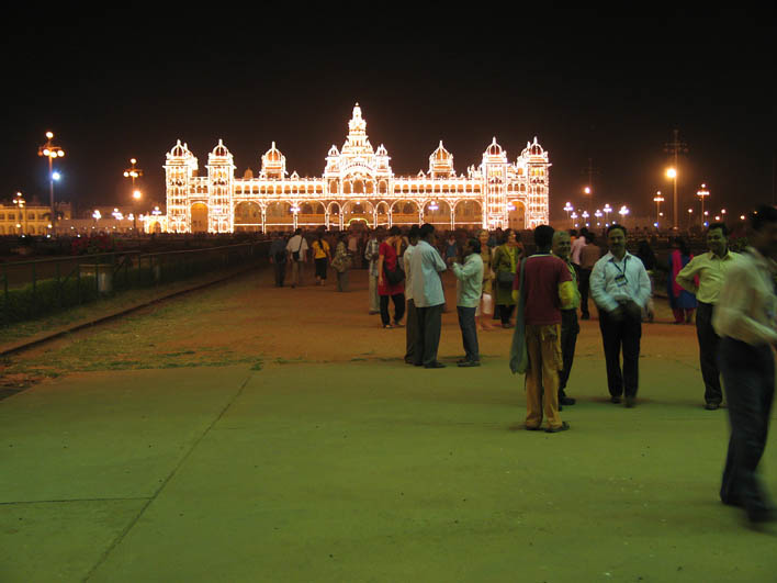 The Kings Palace by night
