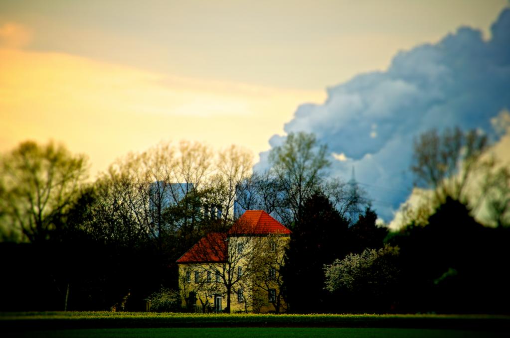 Tiltshift, mir gefiel der Kontrast zwischen dem Hof und dem Kraftwerk im Hintergrund