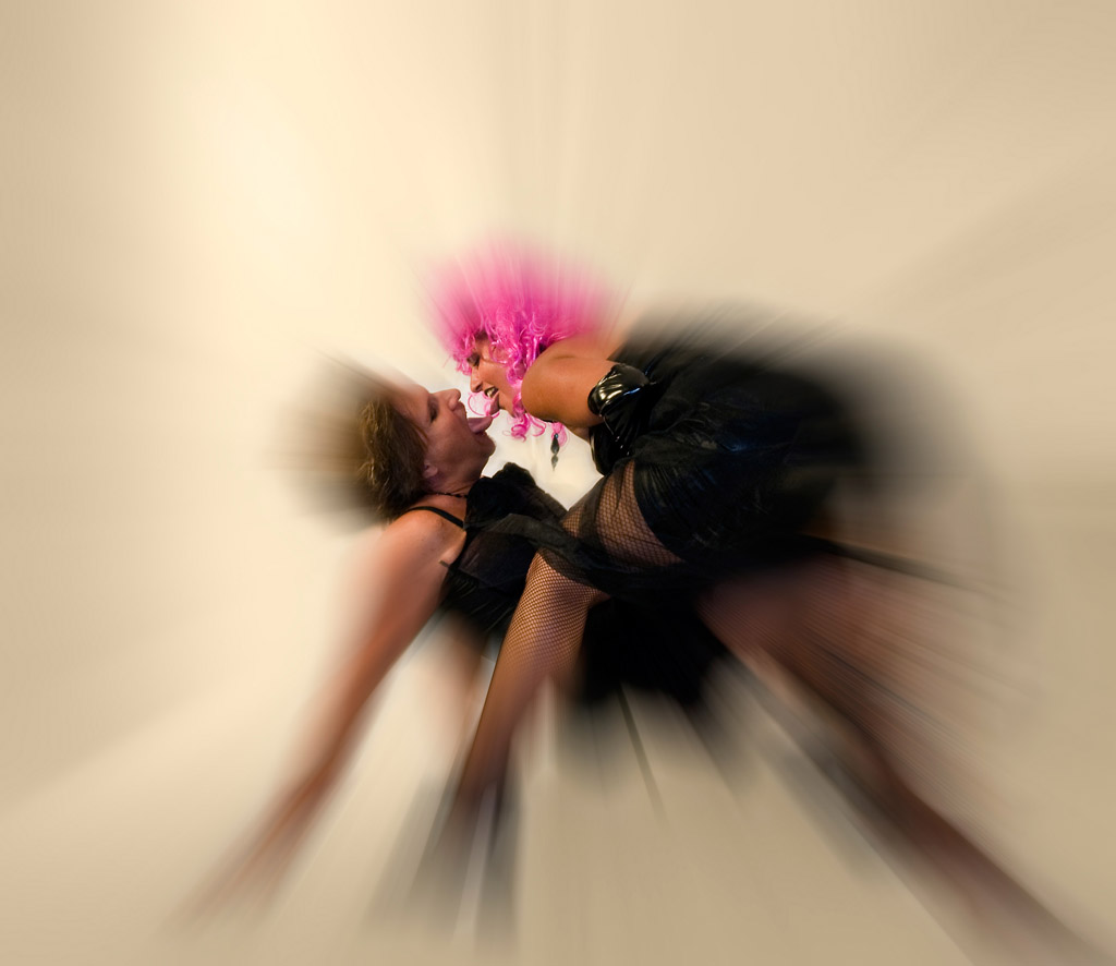 TimeWarp2
Composition für ein Fotobuch einer Freundin das ich gestaltet habe. An diesem Projekt haben knapp 60 Personen (Erwachsene und Kinder) teilge