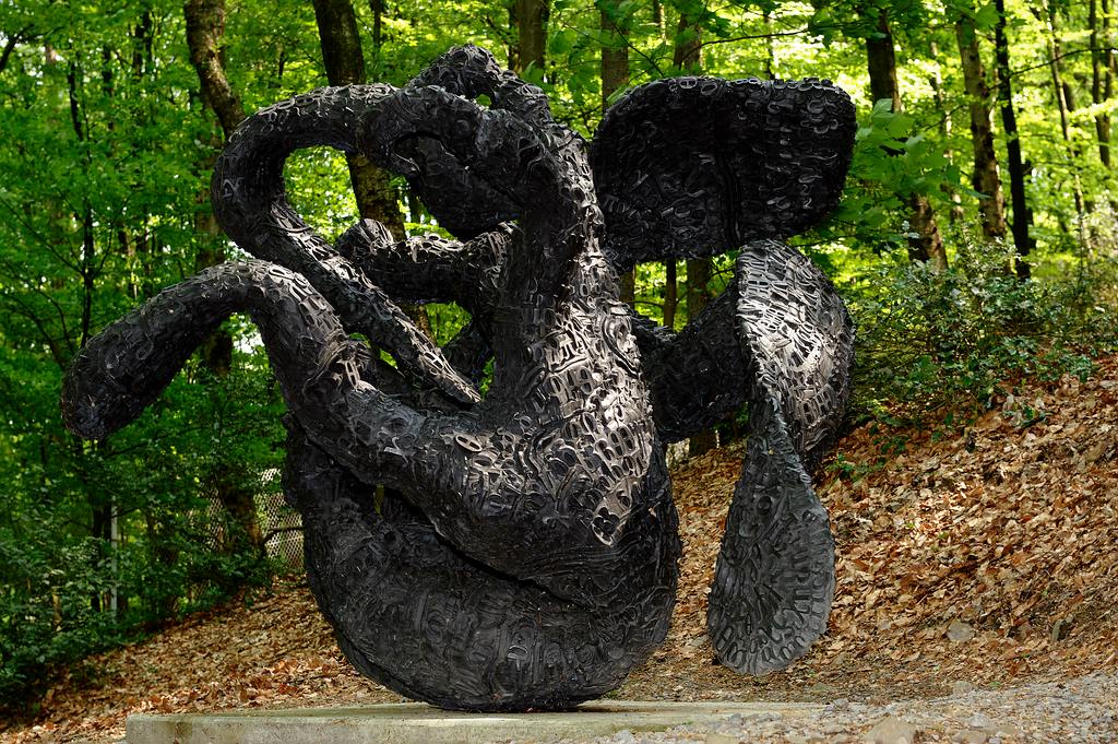 Tony Cragg20110430  Skulpturenpark Waldfrieden Wpt  0130 DxO