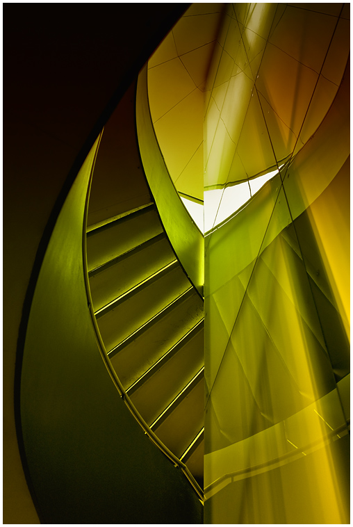 tREppE 2 bunt