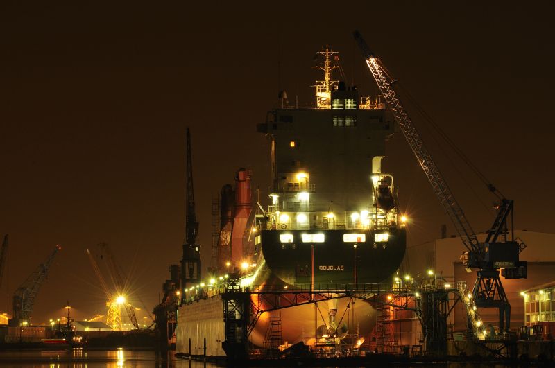 Trockendock bei Nacht