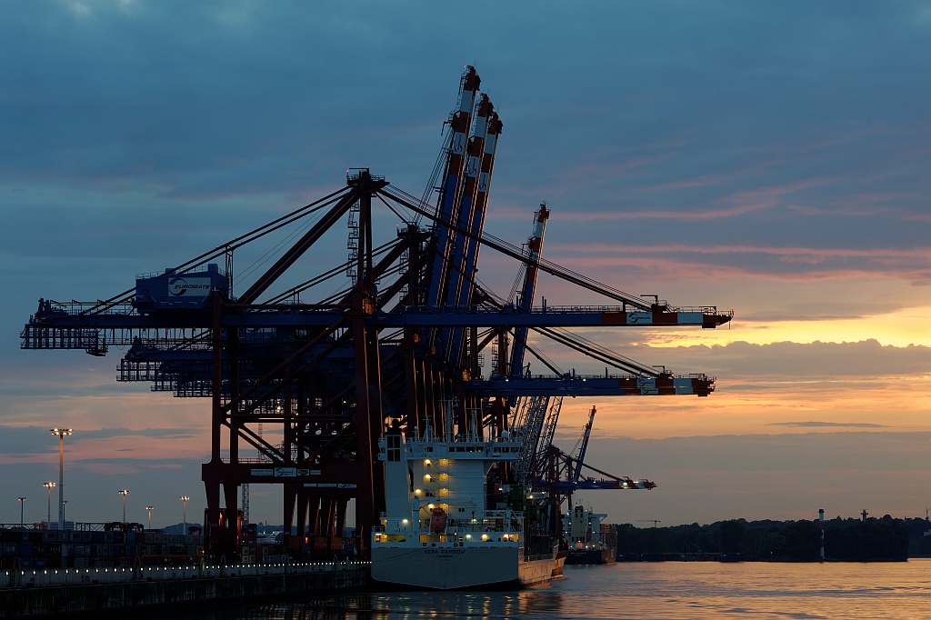 TS7 CTB,CTE abends,CMA CGM A.v.Humboldt 047 DxO v
