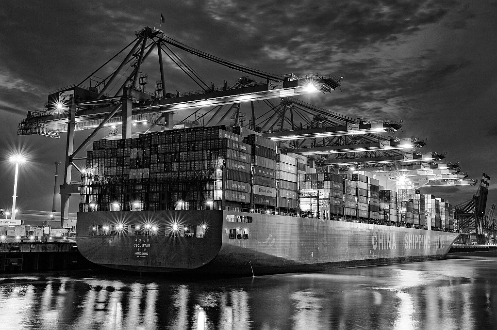 TS7 Waltershofer Hafen abends CSCL Star 034 DxO