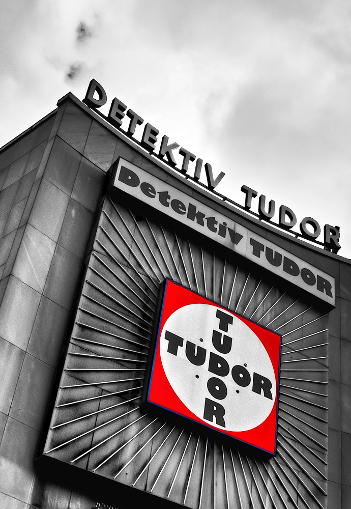 Turm-Palast
Gebäude
Detektei Tudor
Wahrzeichen
Frankfurt
Am Turm