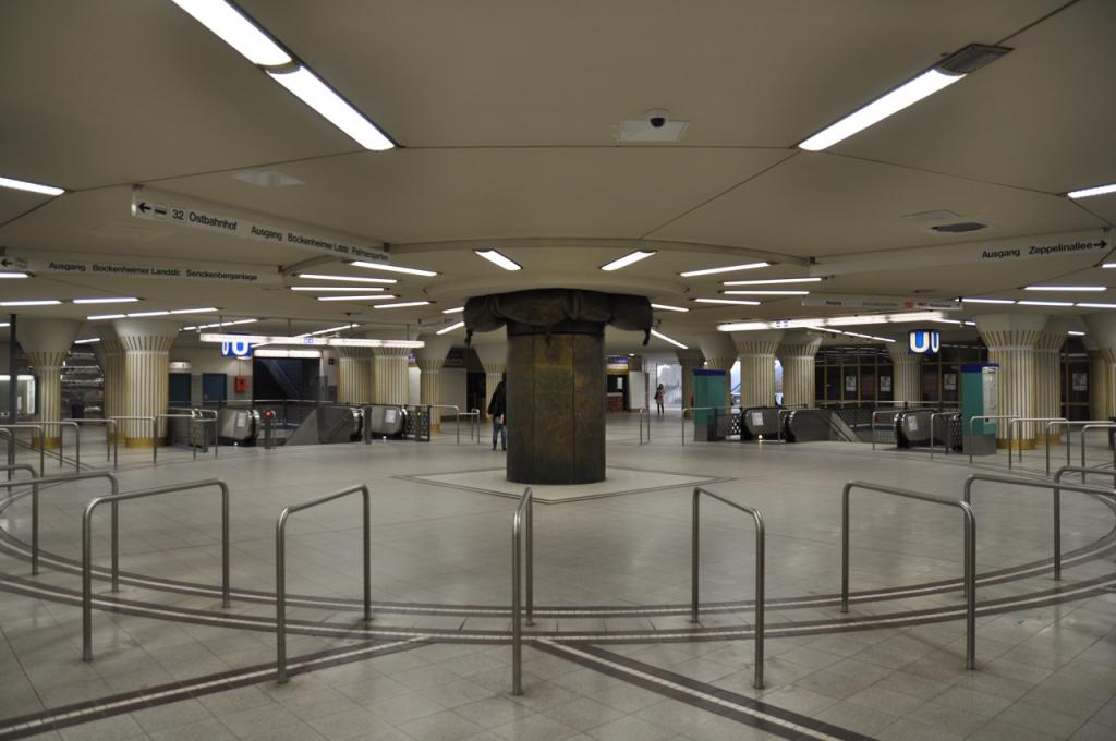 U-Bahnstation- Bockenheimer Warte