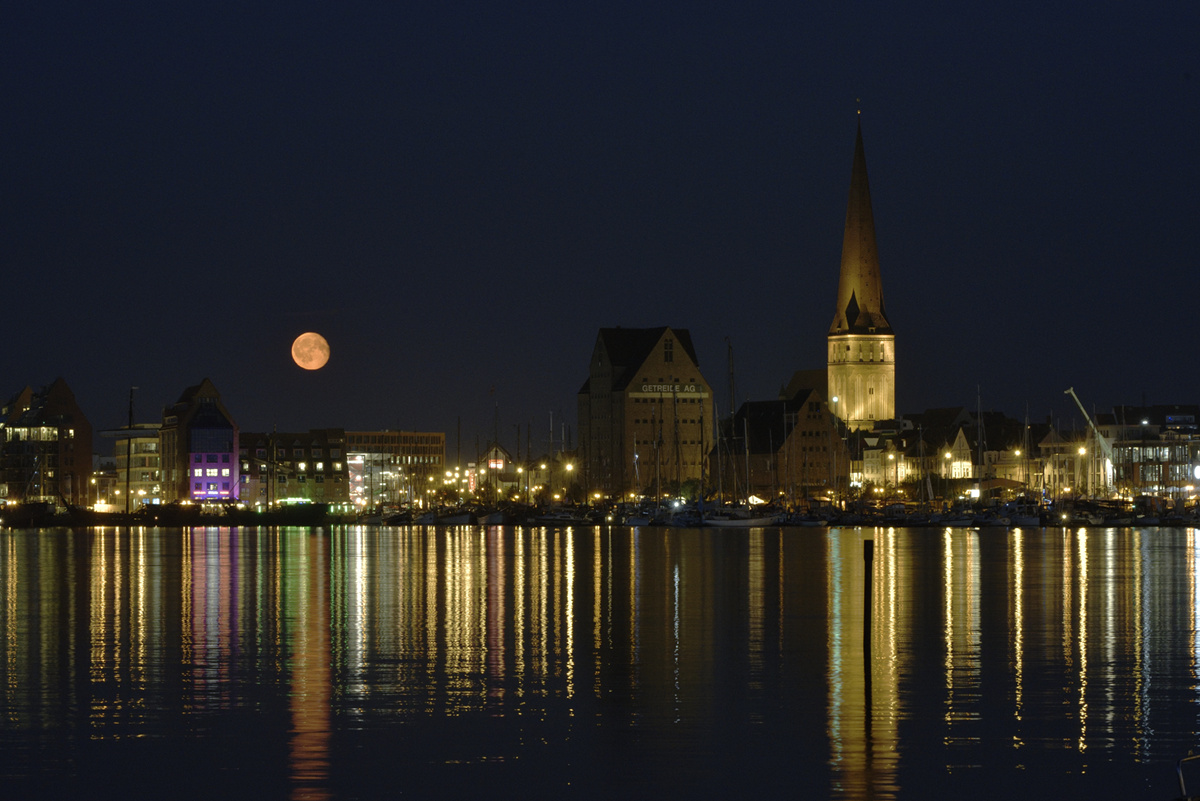 ... und weil's so schön war, 2 Tage später auf der anderen Seite der Kirche am Aufgehen