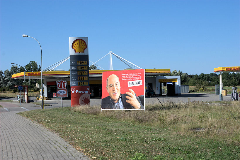 V Power  
fand ich ganz witzig neben dem Wahlplakat ...