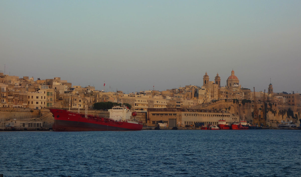 Valetta Hafenansicht Freigestellt.jpg