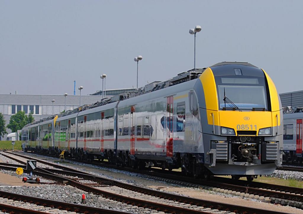 Velario D ein Geisterzug fährt beim Belgischen Triebwagen 08511 mit. Hier  PCW Siemens