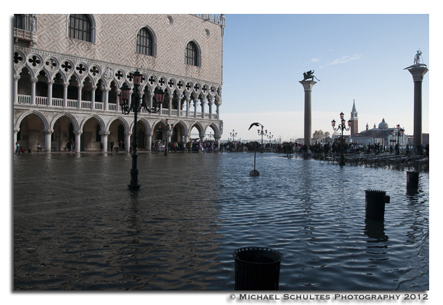 Venedig4 9 1321
im November 2014 die nächste Fotoreise nach Venedig
Infos: www.schultes-photo.de
