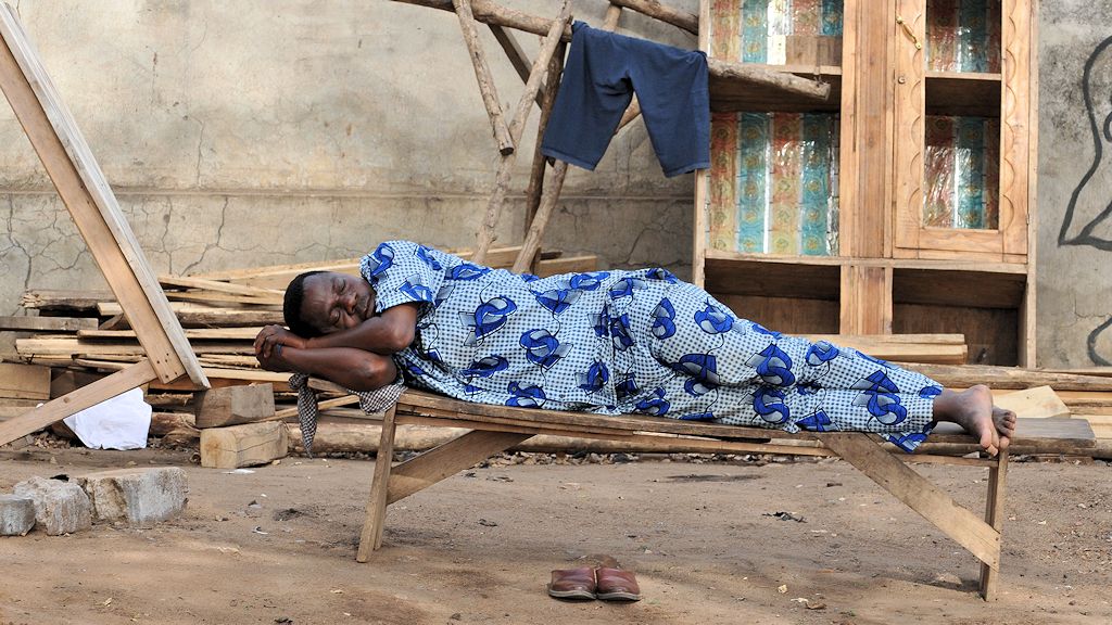 Verkäufer auf dem Fetischmarkt in Lomé 8463