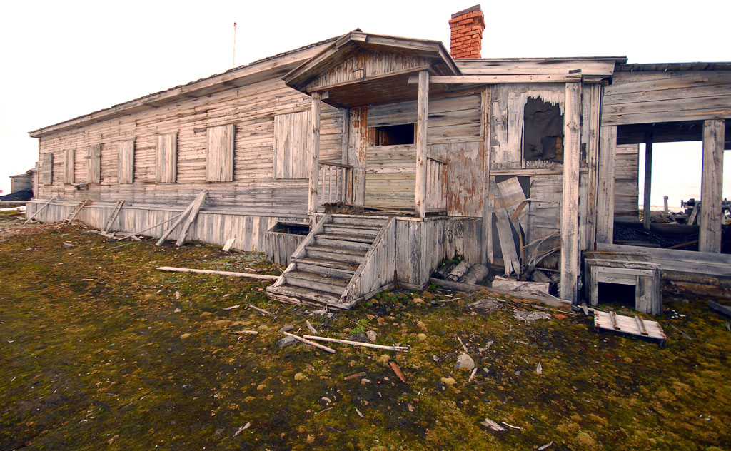 verlassene Sedow Station auf Hooker Island