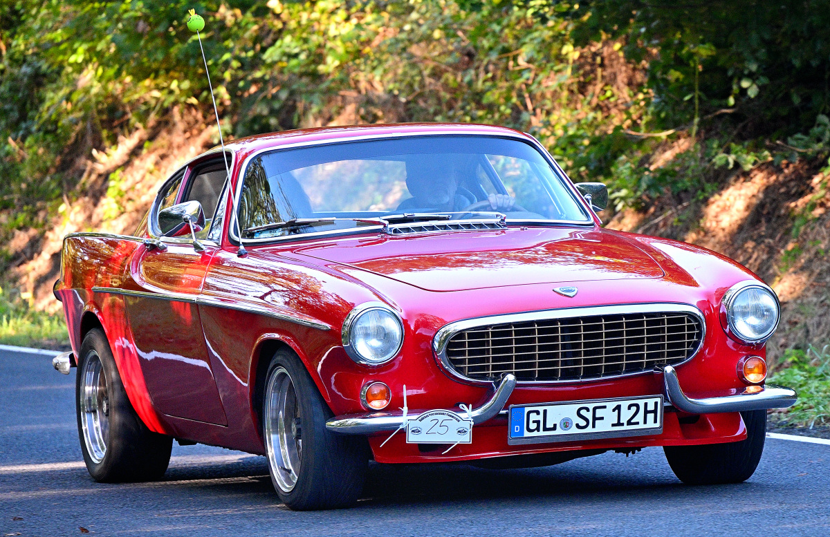 Volvo P1800S.JPG