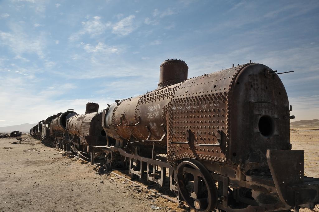 Vor langer Zeit in Rente geschickte Eisenbahnen. Sie rosten hier langsam vor sich hin und sind wohl die am meisten und auf ca. 3800 Höhe am höchsten g