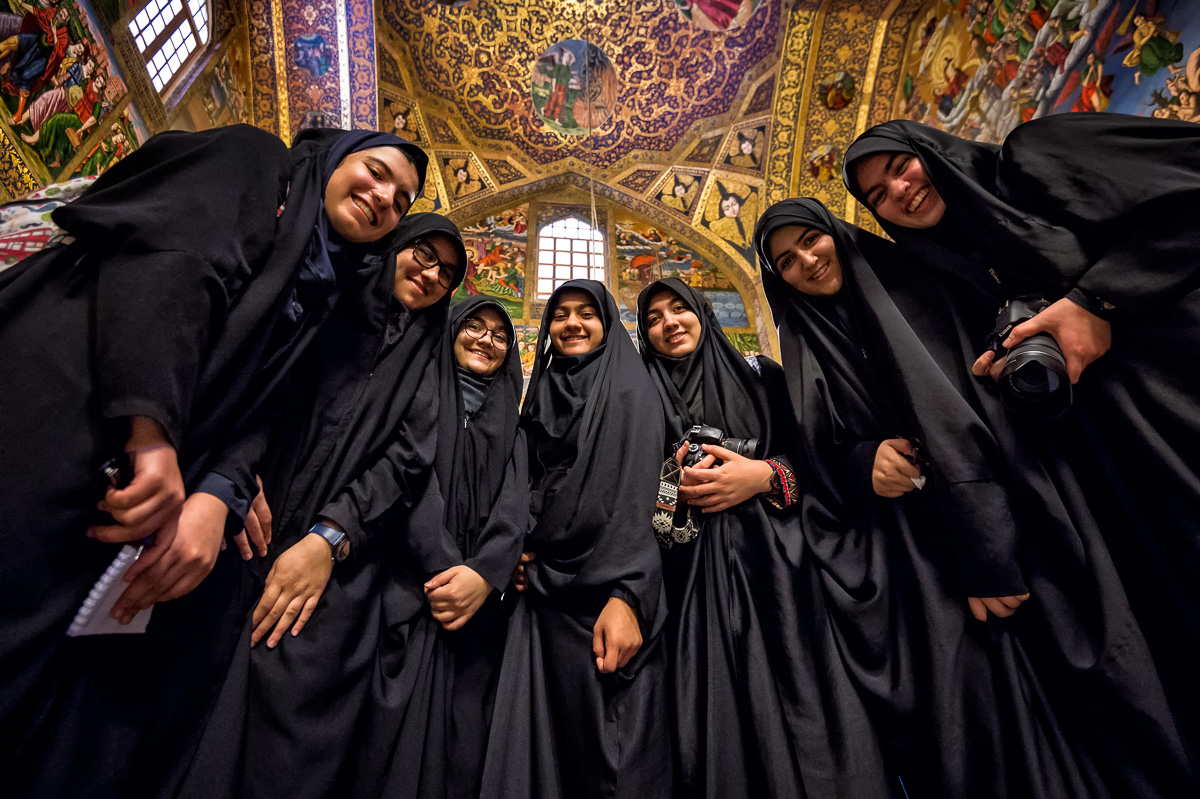 Vor rund einem Jahr war ich zum ersten Mal im IRAN. Es war eine fantastische Reise und ich war tief beeindruckt von der Freundlichkeit der Menschen, d