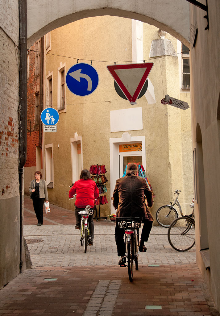 vorfahrt achten