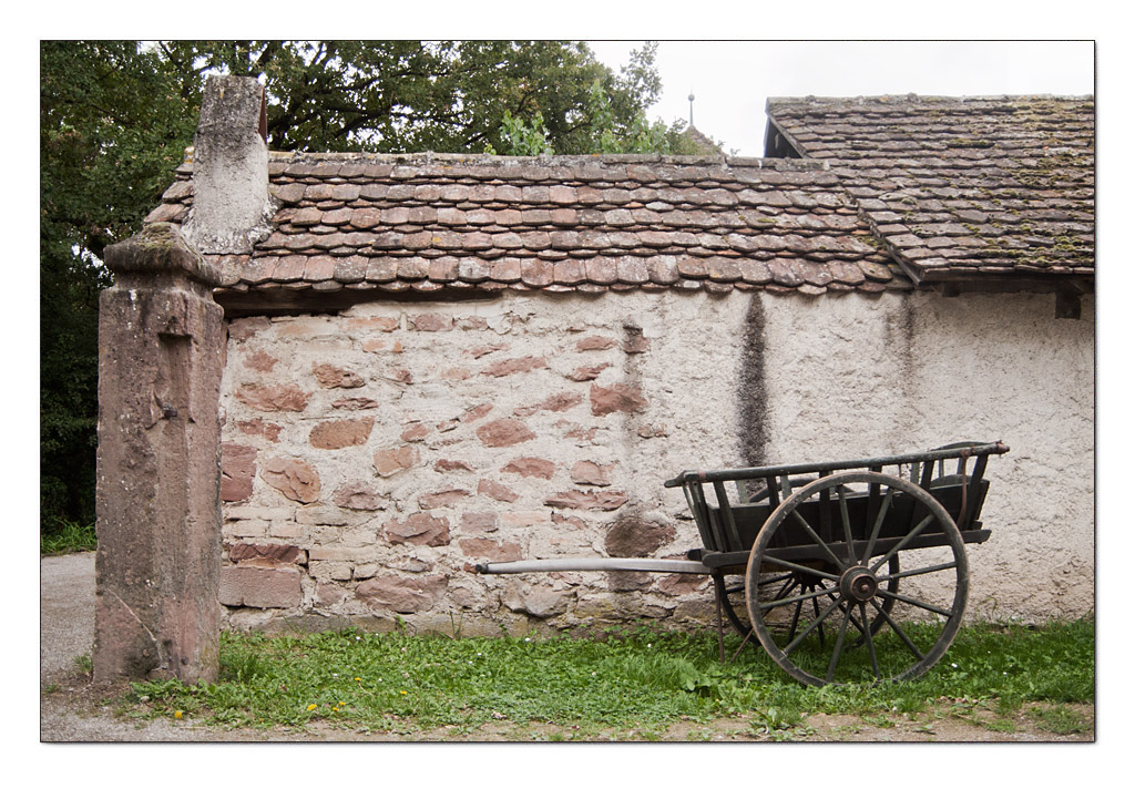 Wagen vor Wand