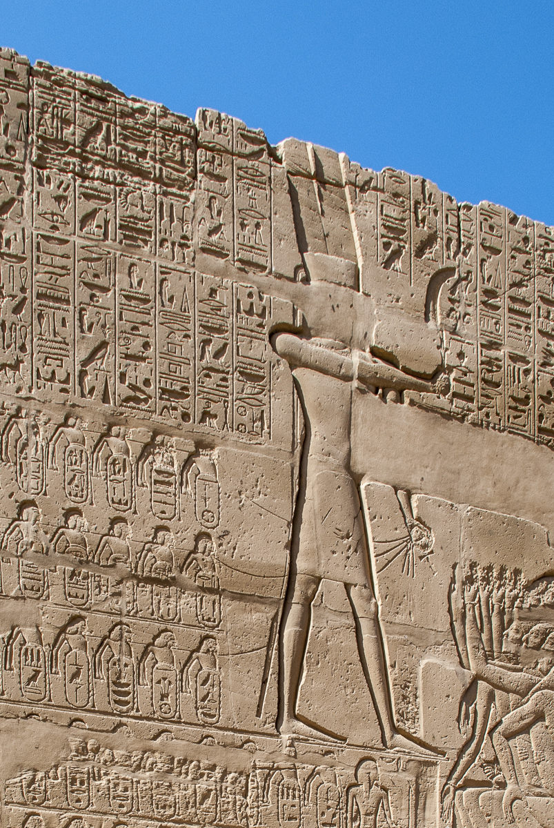 Wandschnitzerei Karnak Tempel1.jpg