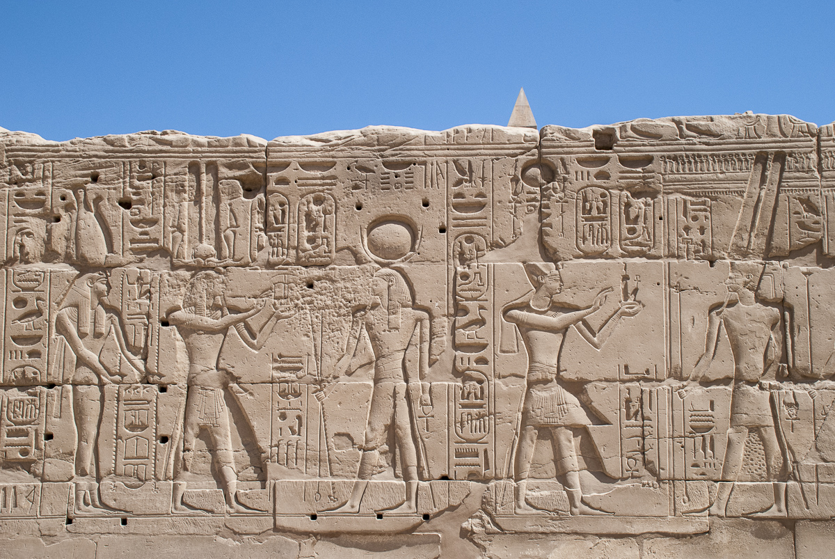 Wandschnitzerei Karnak Tempel3.jpg