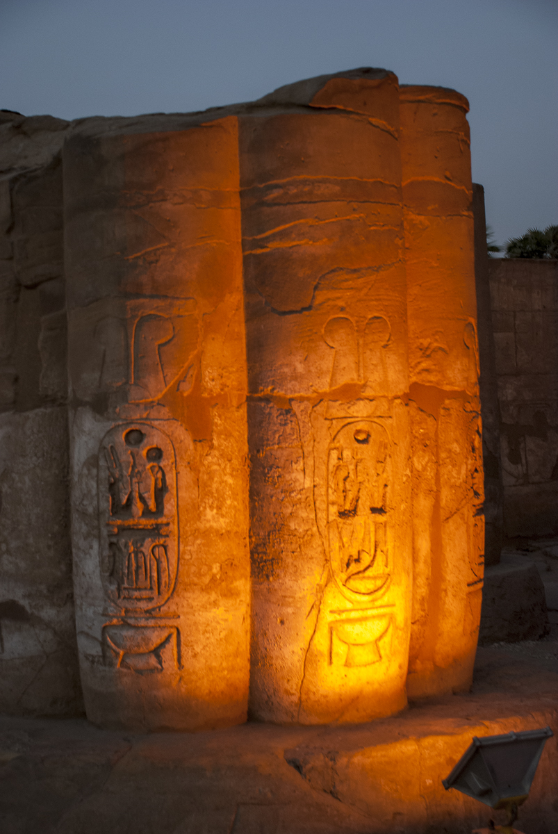 Wandschnitzerei Luxor3.jpg