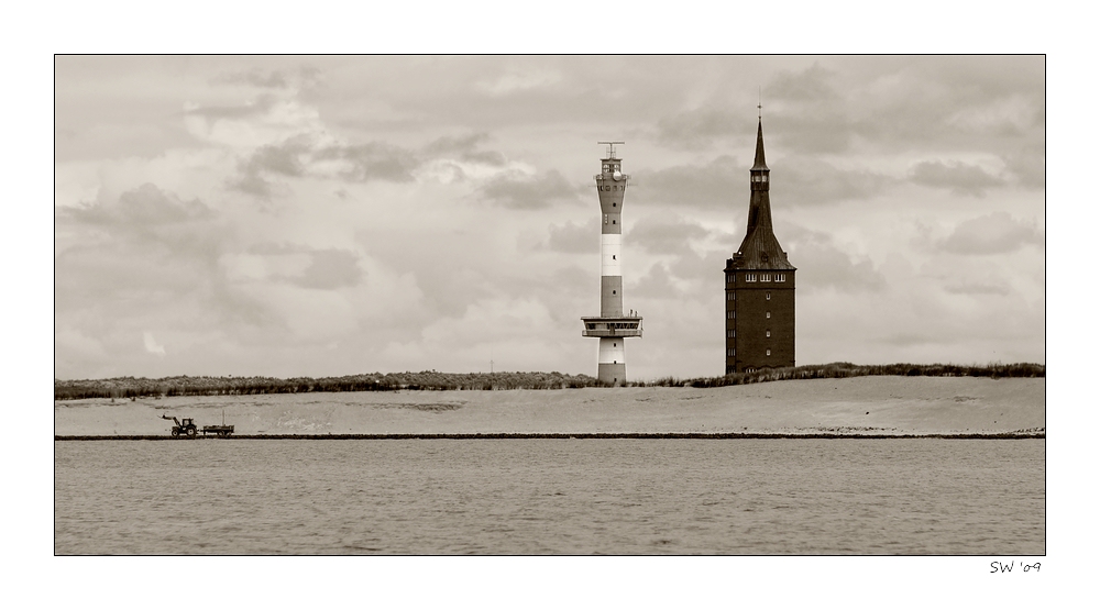 Wangerooge, Jugendherberge &amp; Leuchtturm
(von See-Seite aus dem Wattfahrwasser)
