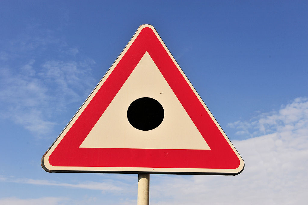Warnschild für "Black Spot".
Auf Schwarze Löcher trifft man in Xlendi auf Gozo
(8188)