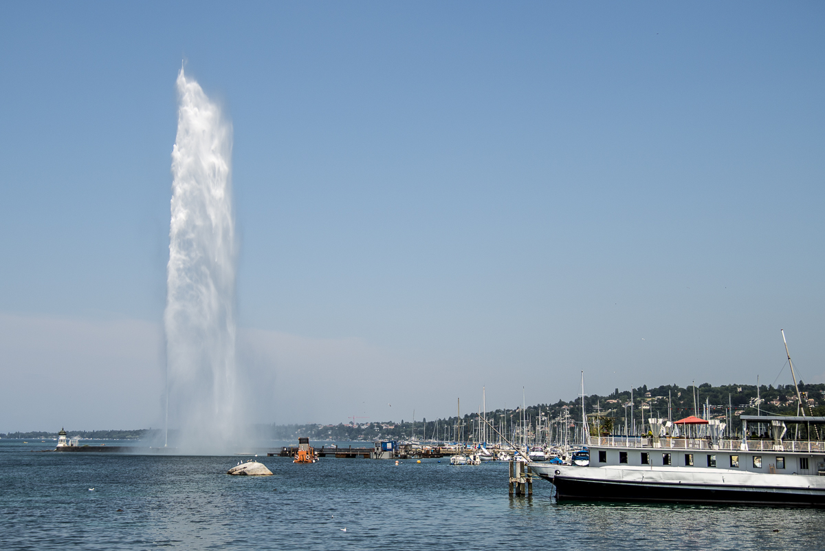 Wasserjet Genf.jpg
