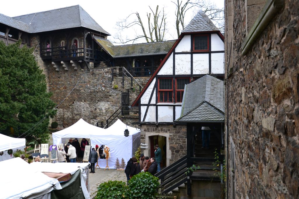 Weihnachtsmarkt Schloß Burg 027 01