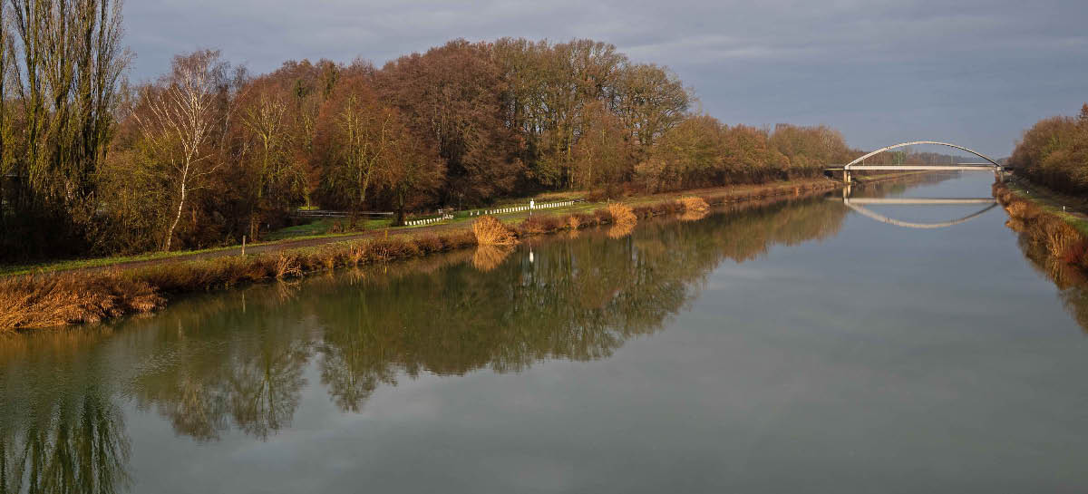 Weihnachtsruhe auf dem Kanal.jpg