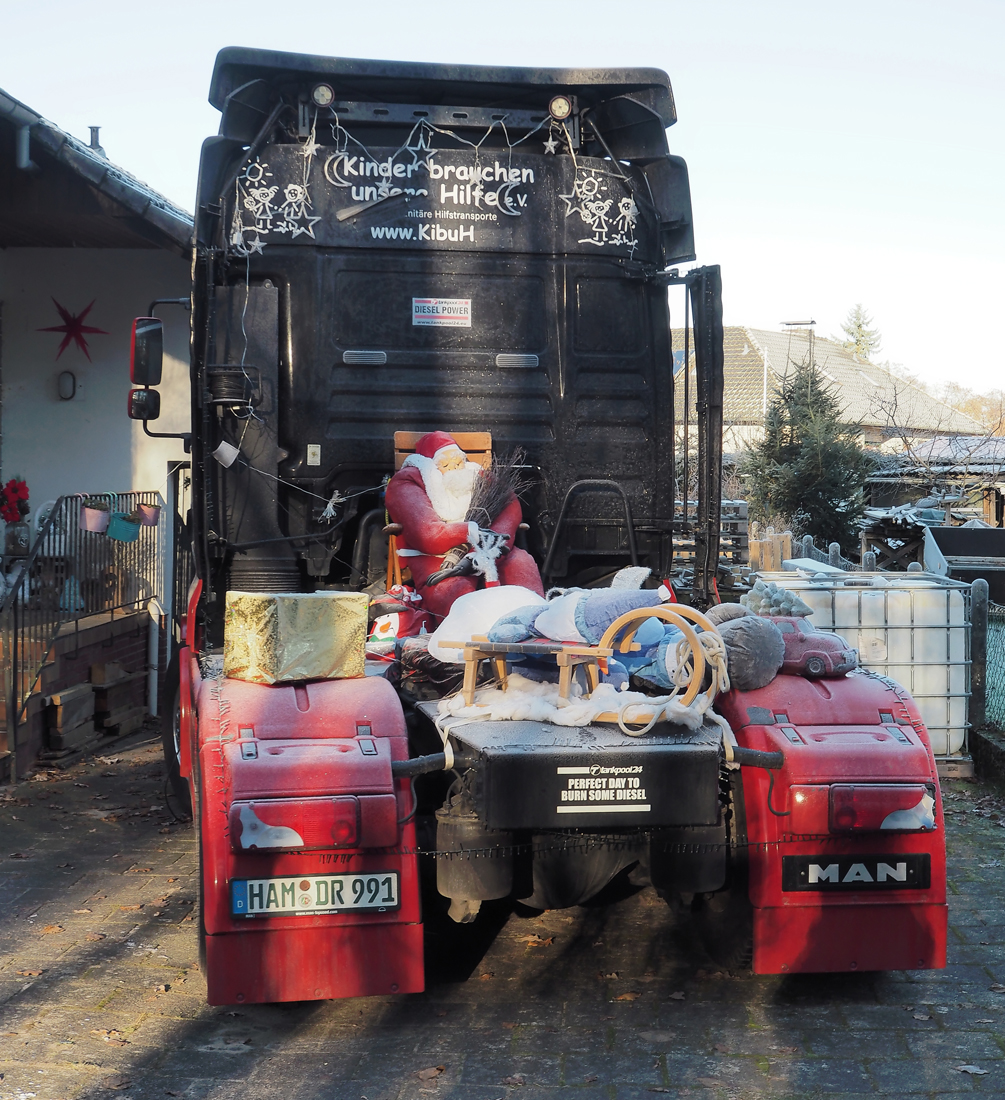 Weihnachtszugmaschine.jpg
