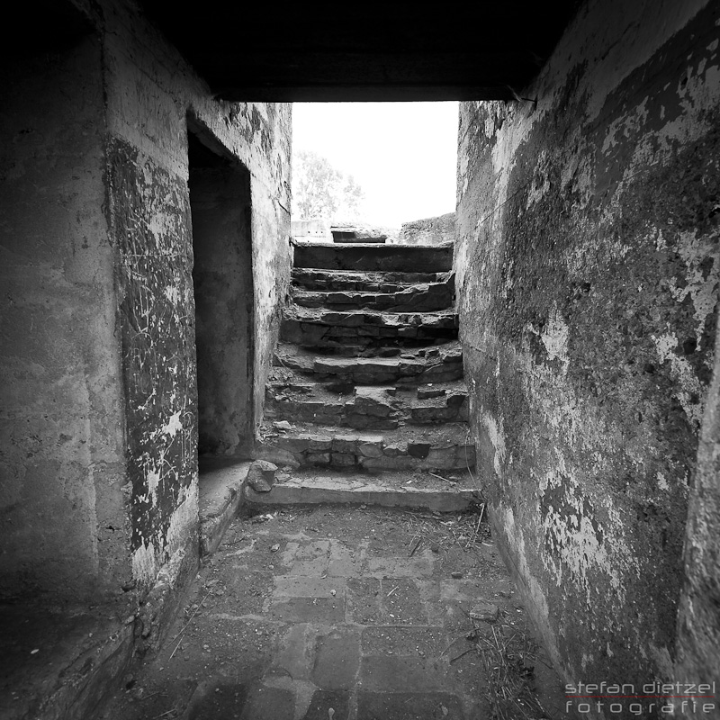 Westbarriere in Swinemünde
Treppe zu einer der Geschützplattformen