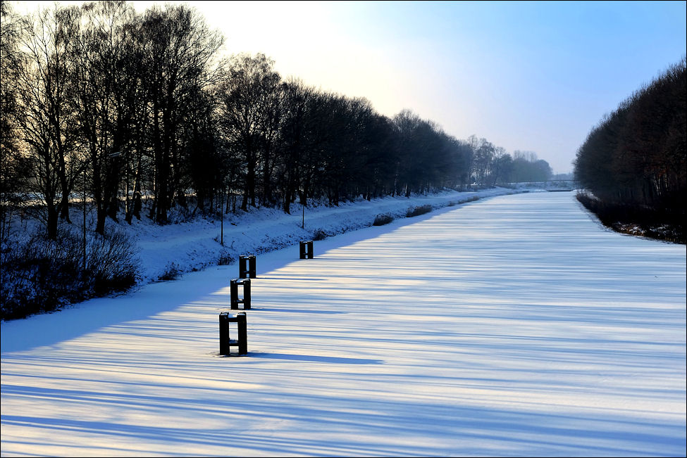 Winter am Kanal 01 / 2010