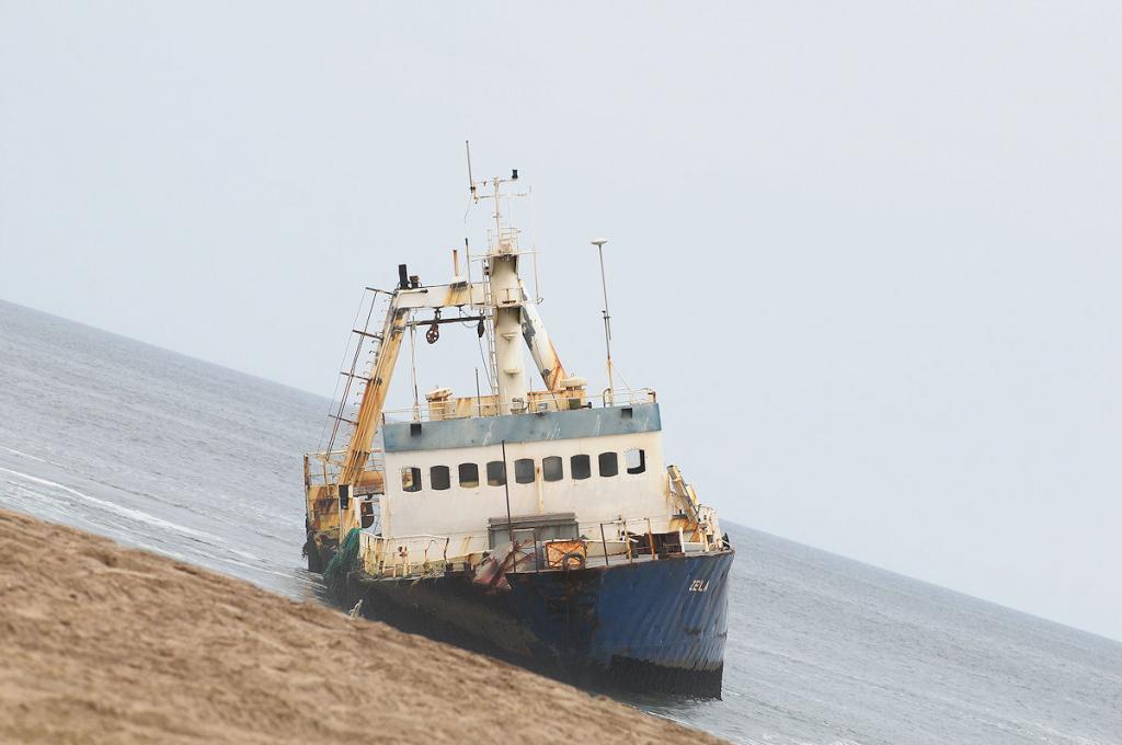 Zeila, ein gestrandeter Fischtrawler
7045